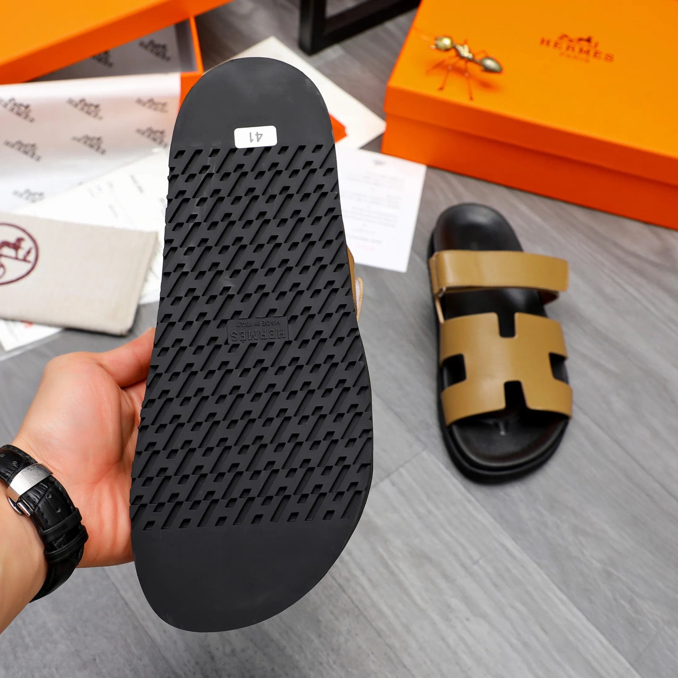 Men's shoes 💰340 Product trademark: Hermes "Hermes" Couple's slippers Regular size: 36-46 Product materials: Selected high-quality cowhide upper, microfiber lining, original outsole